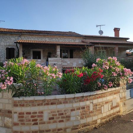 Apartmani Memic 100 M Do Plaze, Apartments Memic Only 100M From Beach Poreč Zewnętrze zdjęcie