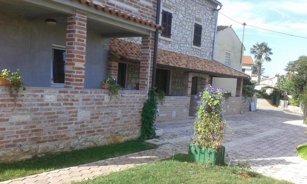 Apartmani Memic 100 M Do Plaze, Apartments Memic Only 100M From Beach Poreč Zewnętrze zdjęcie