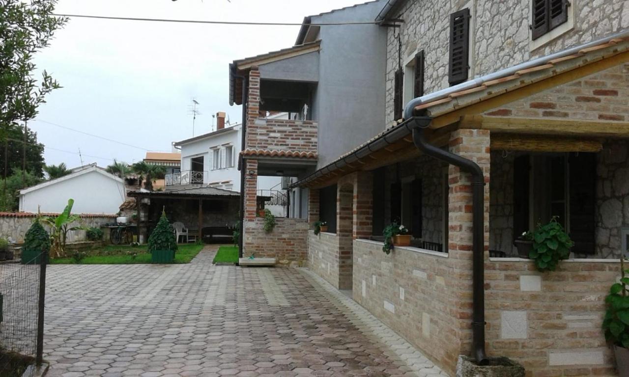 Apartmani Memic 100 M Do Plaze, Apartments Memic Only 100M From Beach Poreč Zewnętrze zdjęcie