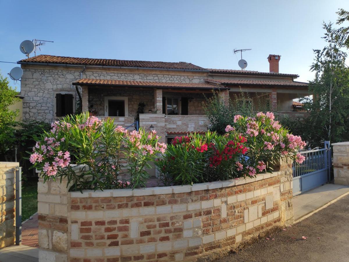 Apartmani Memic 100 M Do Plaze, Apartments Memic Only 100M From Beach Poreč Zewnętrze zdjęcie