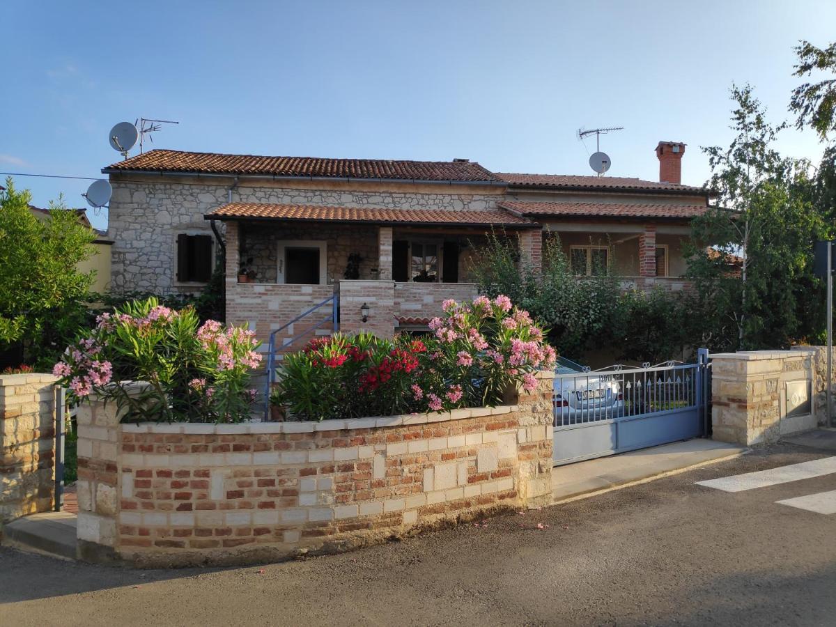 Apartmani Memic 100 M Do Plaze, Apartments Memic Only 100M From Beach Poreč Zewnętrze zdjęcie