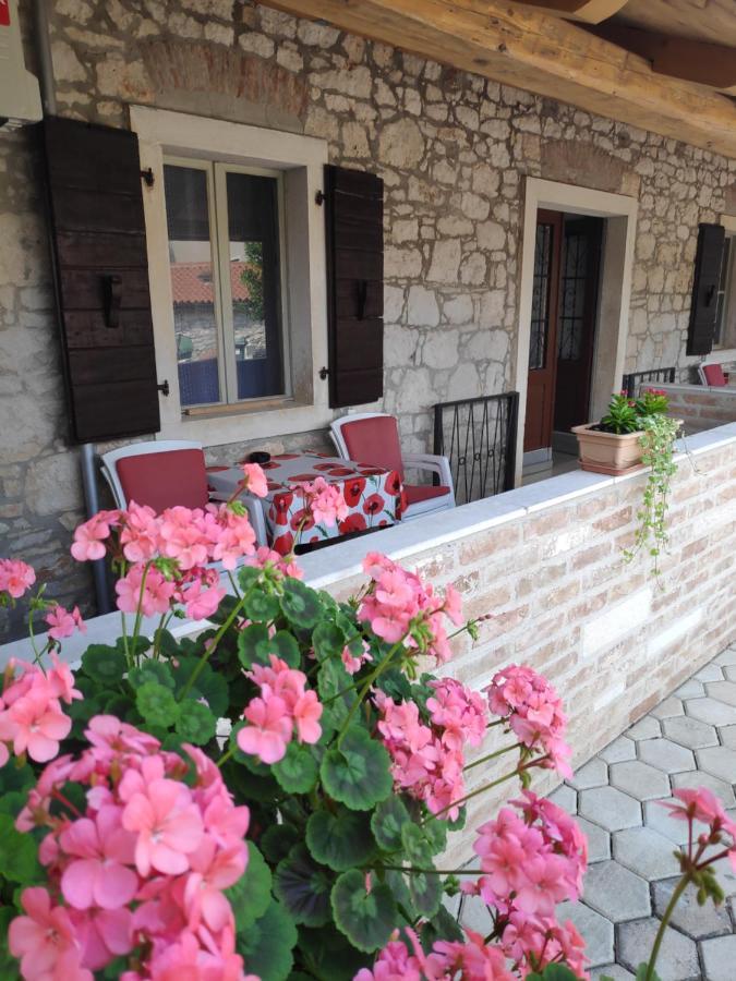 Apartmani Memic 100 M Do Plaze, Apartments Memic Only 100M From Beach Poreč Zewnętrze zdjęcie