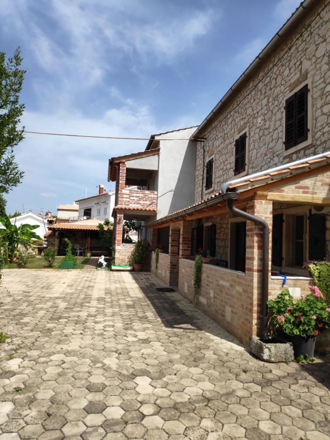 Apartmani Memic 100 M Do Plaze, Apartments Memic Only 100M From Beach Poreč Zewnętrze zdjęcie