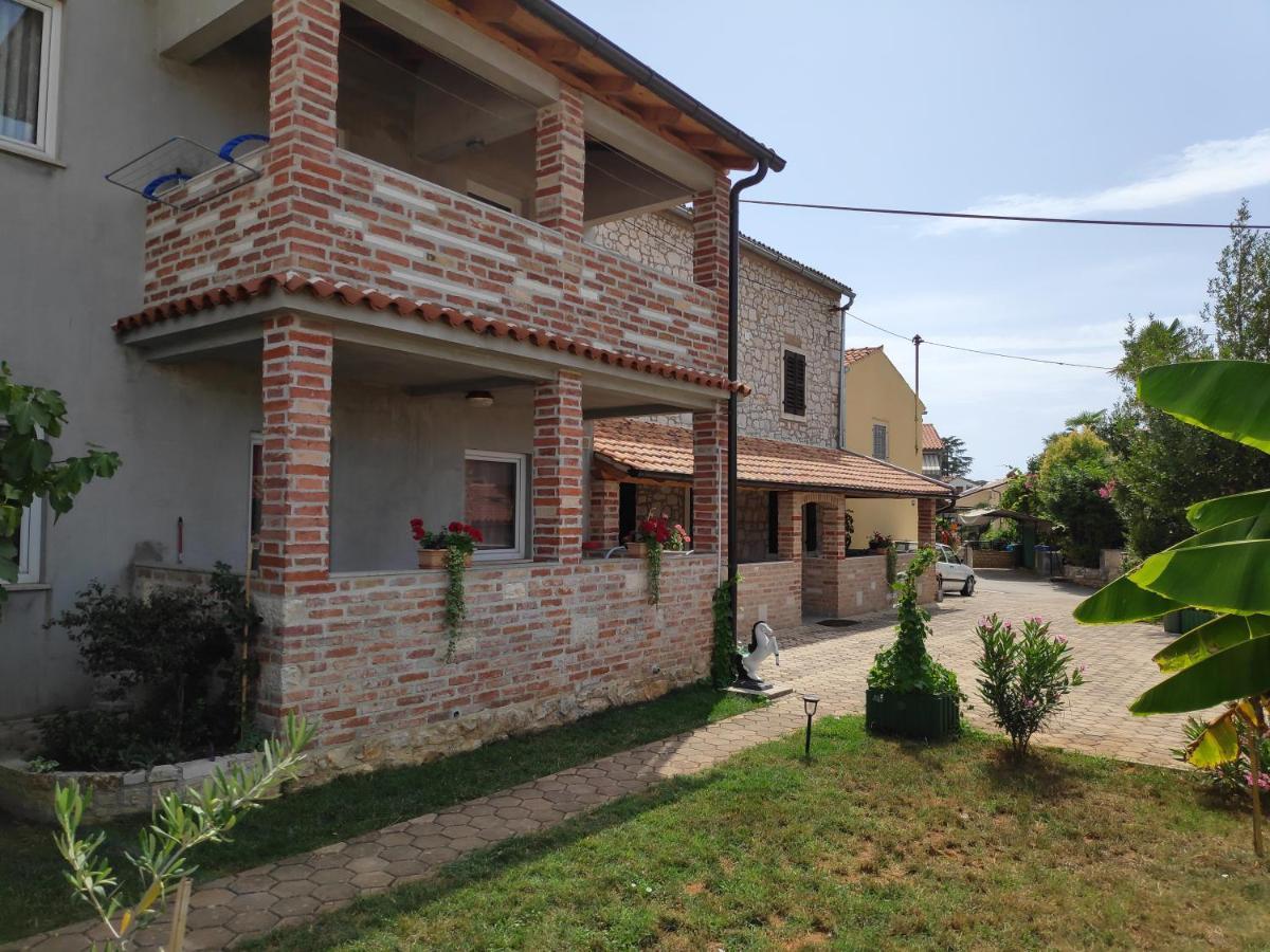 Apartmani Memic 100 M Do Plaze, Apartments Memic Only 100M From Beach Poreč Zewnętrze zdjęcie
