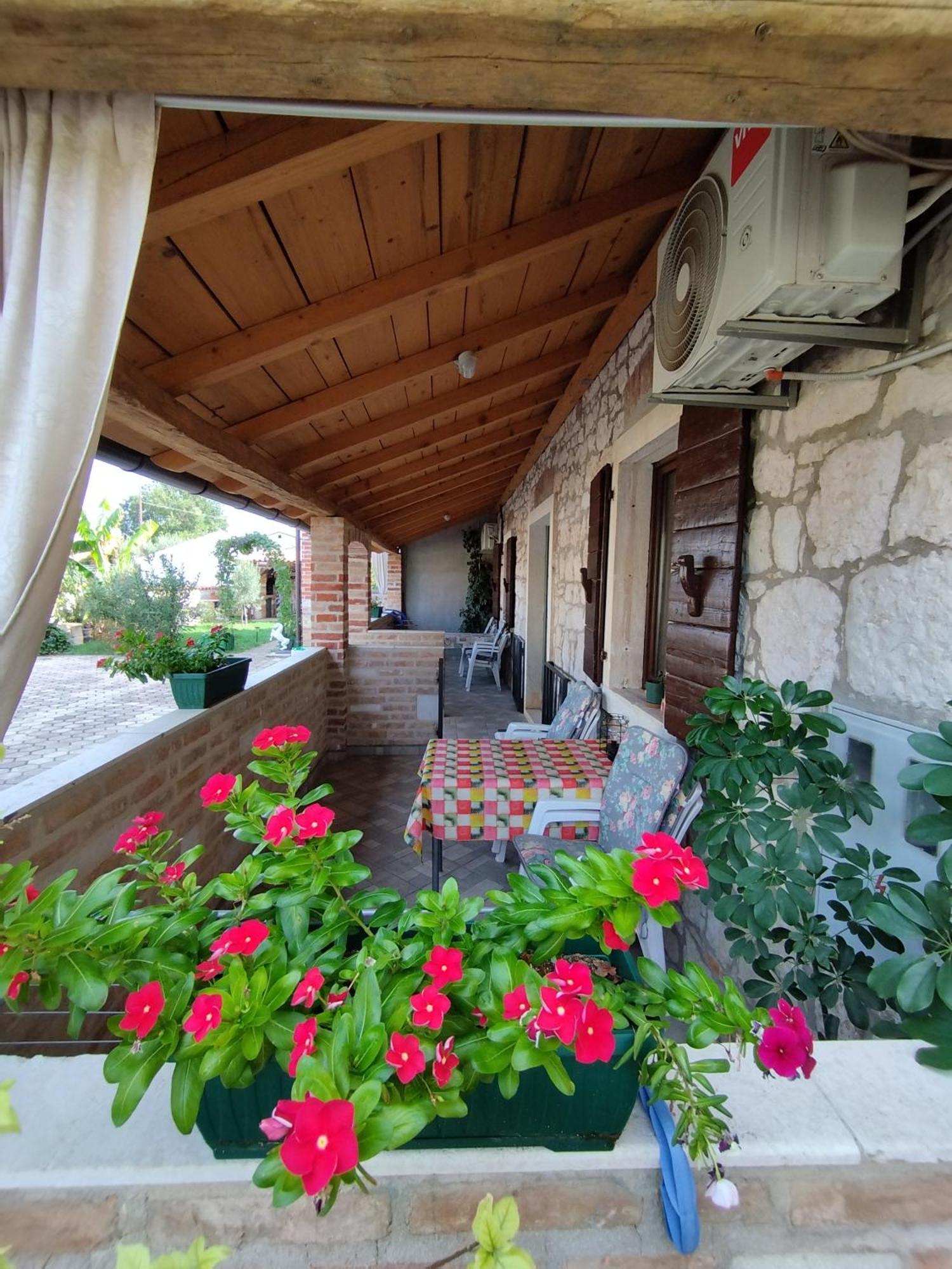 Apartmani Memic 100 M Do Plaze, Apartments Memic Only 100M From Beach Poreč Zewnętrze zdjęcie