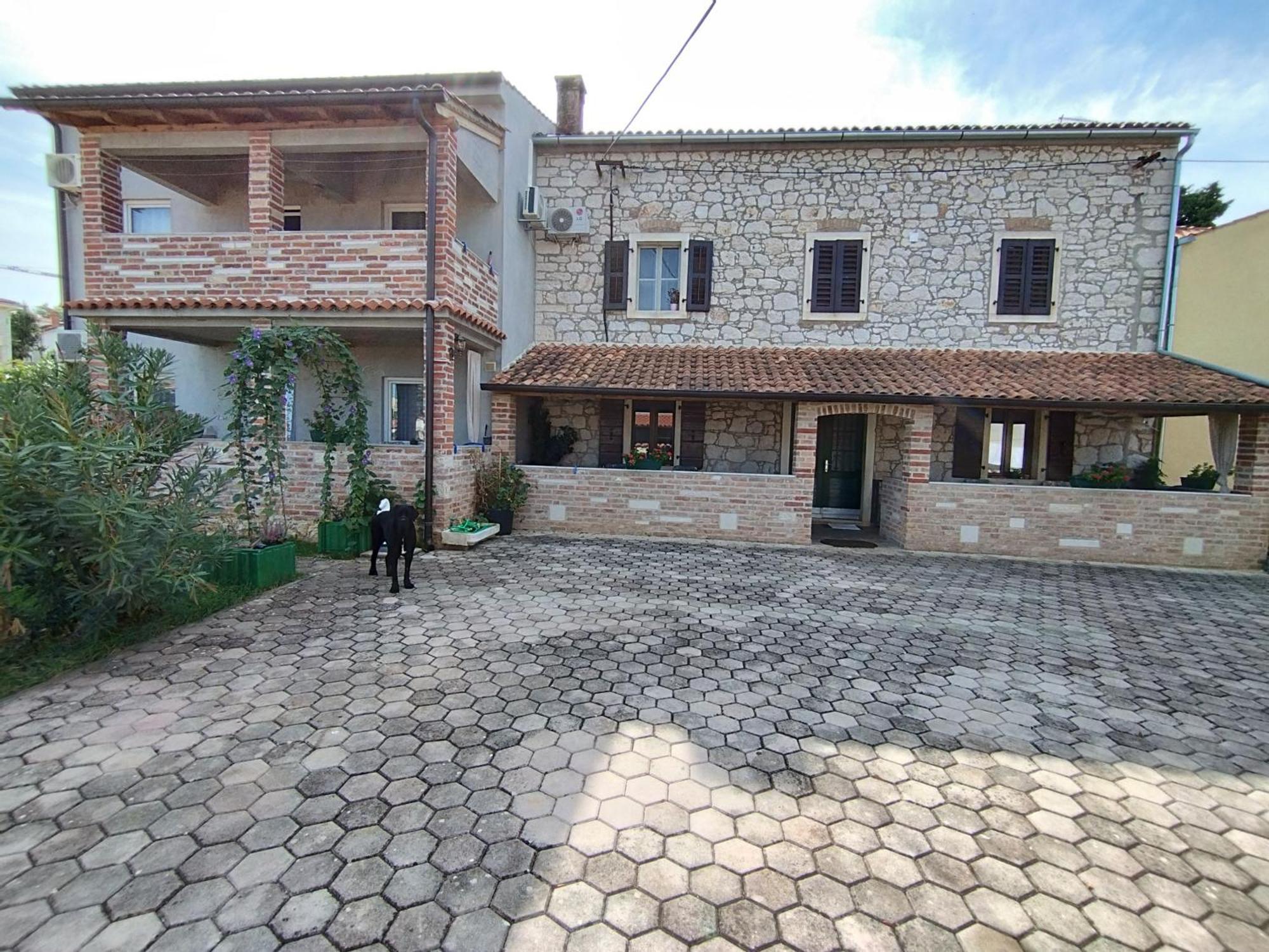 Apartmani Memic 100 M Do Plaze, Apartments Memic Only 100M From Beach Poreč Zewnętrze zdjęcie